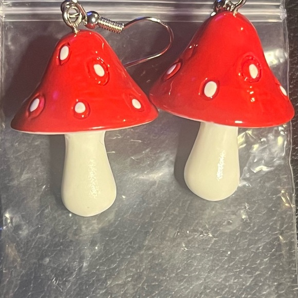 15 FUN AND UNIQUE SETS OF RETRO HANGING EARRINGS. - Picture 15 of 15